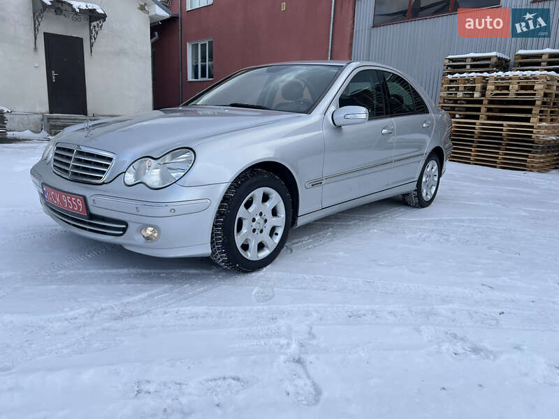 Седан Mercedes-Benz C-Class 2005 в Надвірній