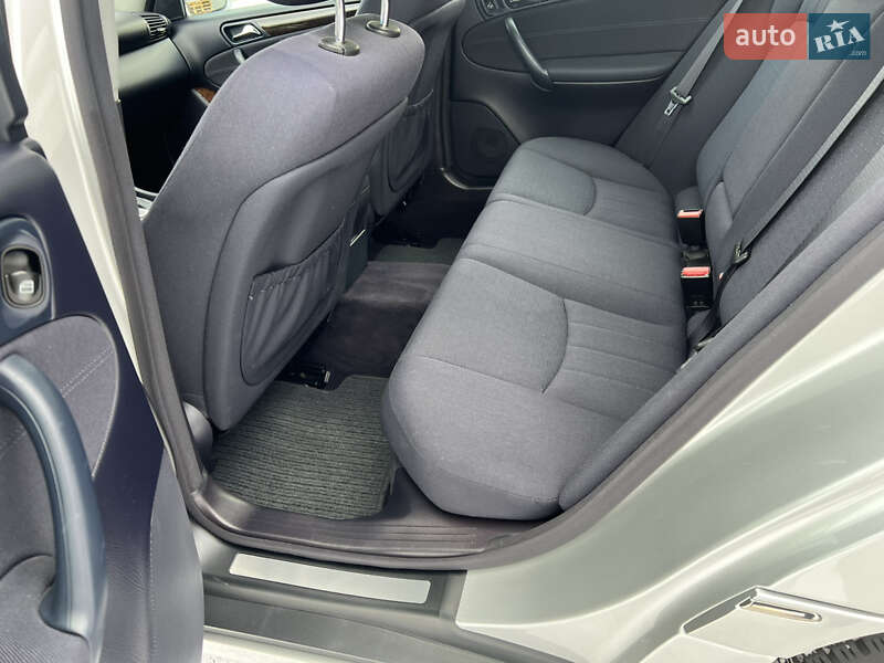 Седан Mercedes-Benz C-Class 2005 в Надвірній