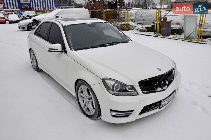 Седан Mercedes-Benz C-Class 2014 в Львові