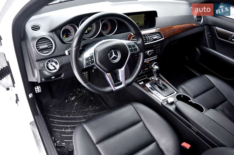 Седан Mercedes-Benz C-Class 2014 в Львові