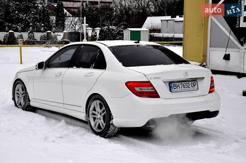 Седан Mercedes-Benz C-Class 2014 в Львові