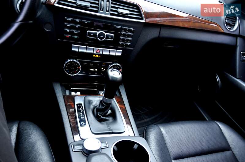Седан Mercedes-Benz C-Class 2014 в Львові
