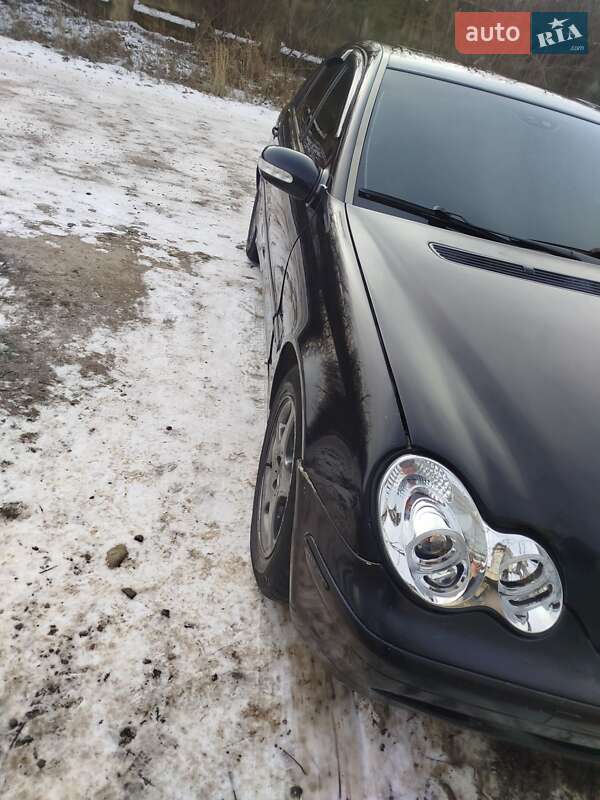 Седан Mercedes-Benz C-Class 2001 в Чернівцях