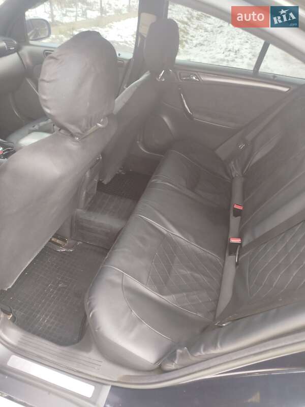 Седан Mercedes-Benz C-Class 2001 в Чернівцях