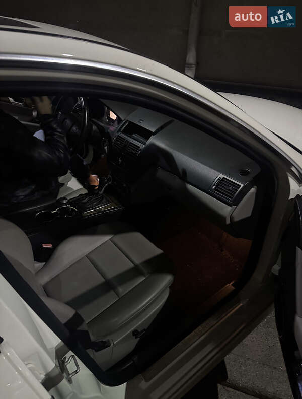 Седан Mercedes-Benz C-Class 2007 в Киеве