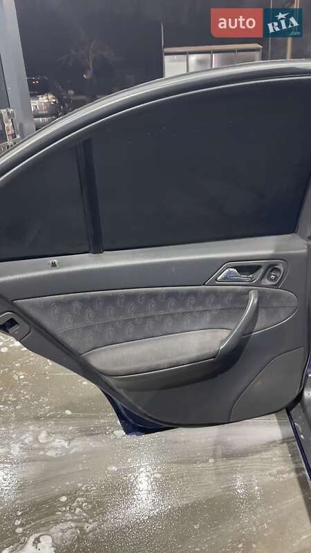 Седан Mercedes-Benz C-Class 2003 в Виннице