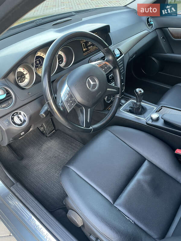 Седан Mercedes-Benz C-Class 2012 в Иршаве