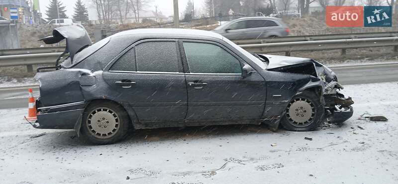 Седан Mercedes-Benz C-Class 1996 в Львове фото Седан Mercedes-Benz C-Class 1996 в Львове