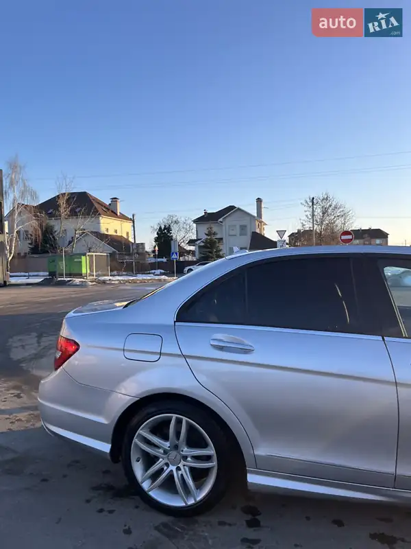Mercedes-Benz C-Class 2013 VIN WDDGF8BB2CR198239 фото оголошення 8 з 66