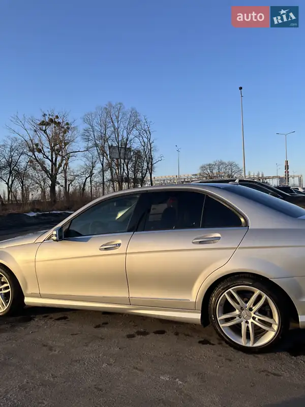 Mercedes-Benz C-Class 2013 VIN WDDGF8BB2CR198239 фото оголошення 13 з 66
