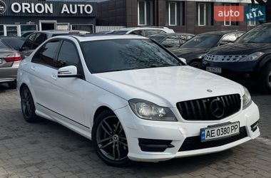 Седан Mercedes-Benz C-Class 2013 в Днепре