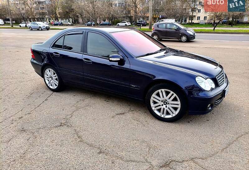 Седан Mercedes-Benz C-Class 2005 в Одессе