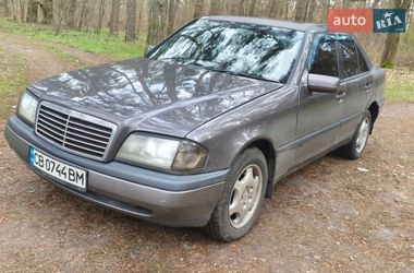 Седан Mercedes-Benz C-Class 1995 в Чернігові