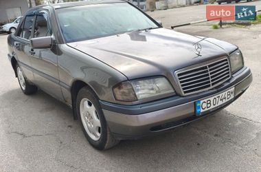 Седан Mercedes-Benz C-Class 1995 в Чернігові