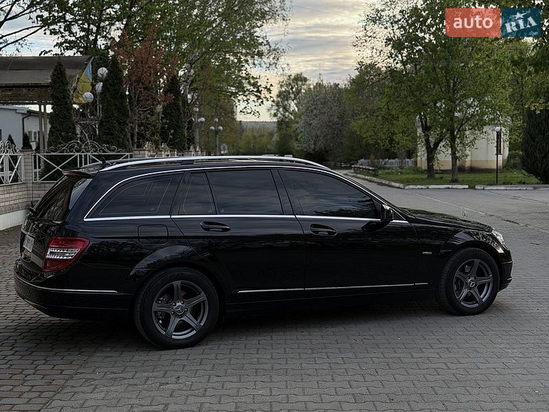Универсал Mercedes-Benz C-Class 2011 в Черновцах