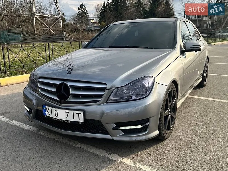 Mercedes-Benz C-Class 2013 VIN WDDGF4HB4EG249495 фото оголошення 2 з 52