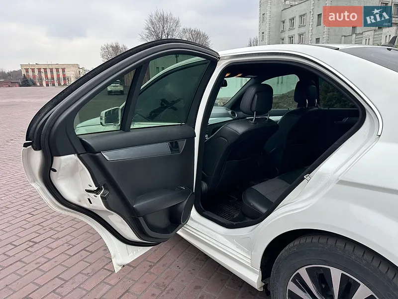 Mercedes-Benz C-Class 2013 VIN WDD2040841A921279 фото оголошення 19 з 74