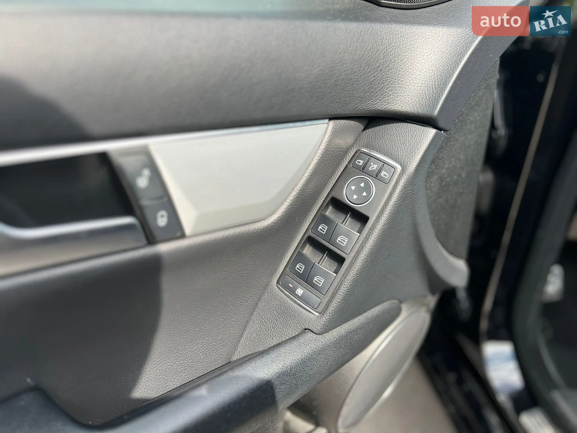Mercedes-Benz C Class 2012 VIN WDD2042021F932950 фото оголошення 19 з 49