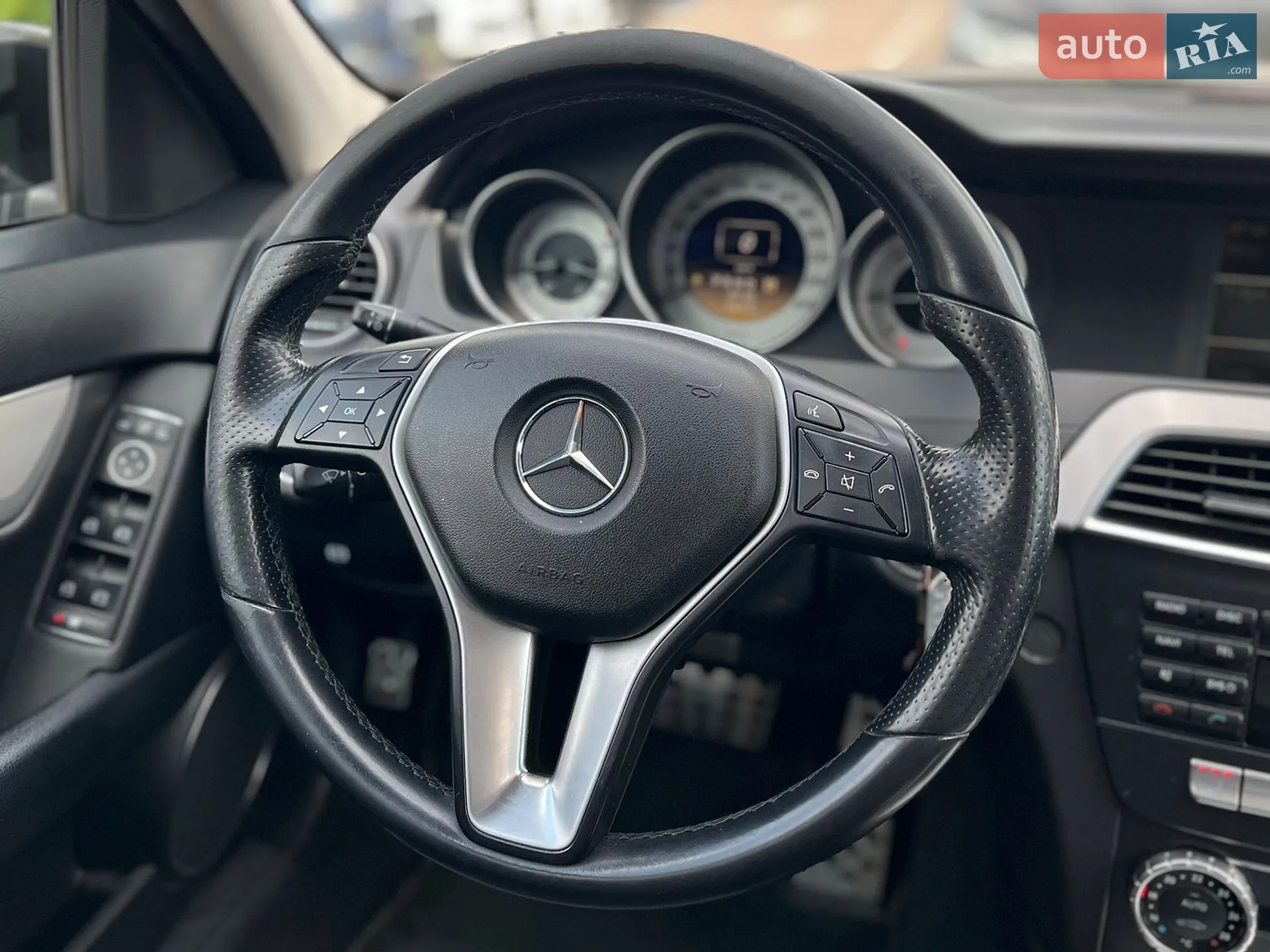 Mercedes-Benz C Class 2012 VIN WDD2042021F932950 фото оголошення 29 з 49