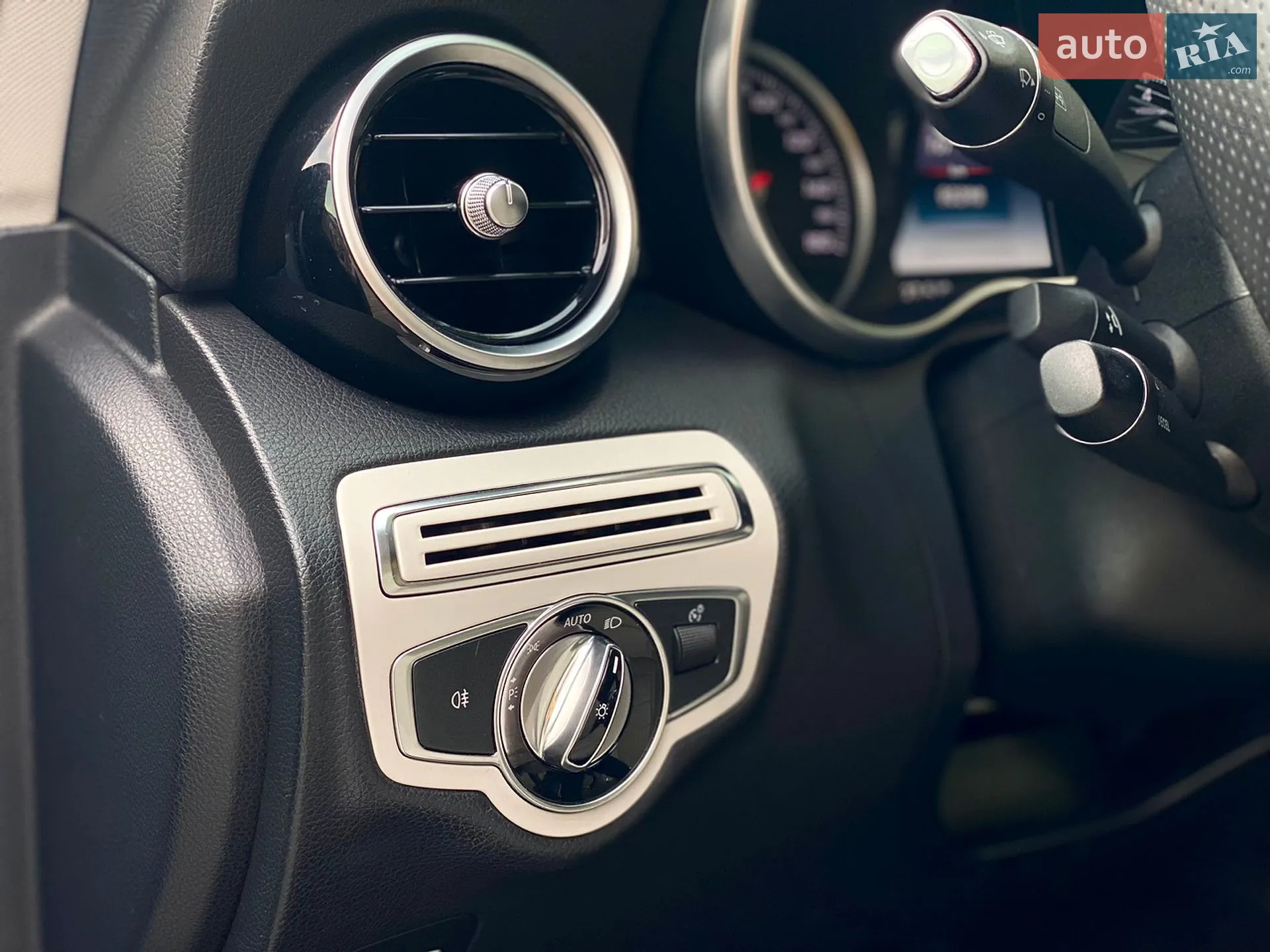 Mercedes-Benz C-Class 2015 VIN 55SWF4JBXFU074339 фото оголошення 15 з 24