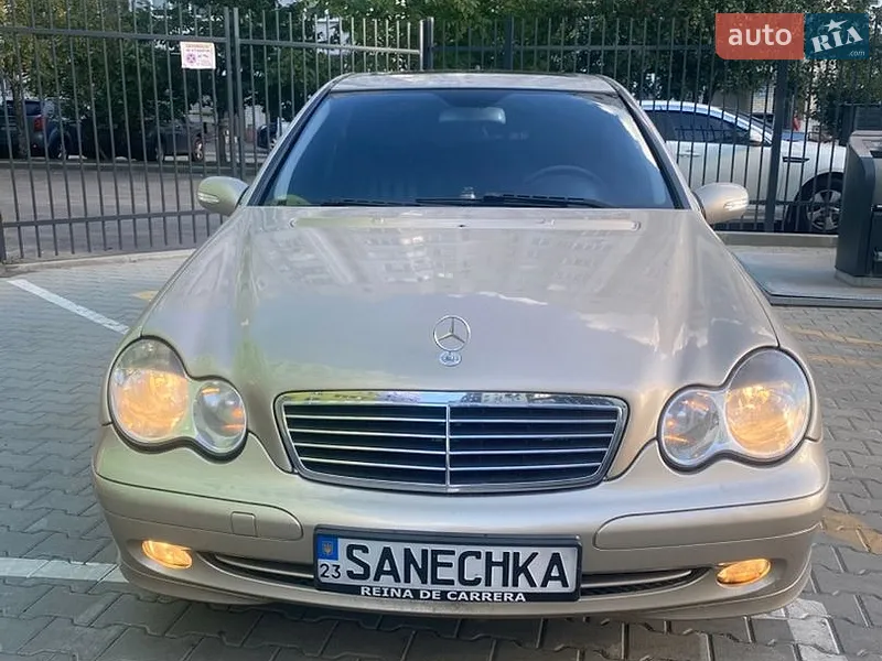 Mercedes-Benz C-Class 2005