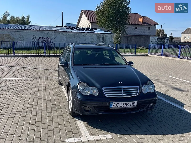 Mercedes-Benz C-Class 2005