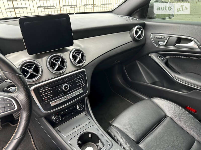 Седан Mercedes-Benz CLA-Class 2016 в Киеве