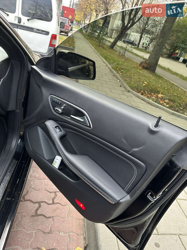 Седан Mercedes-Benz CLA-Class 2017 в Львові