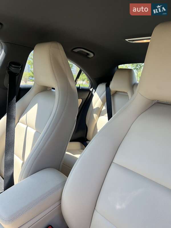 Седан Mercedes-Benz CLA-Class 2016 в Львове фото 29 Седан Mercedes-Benz CLA-Class 2016 в Львове