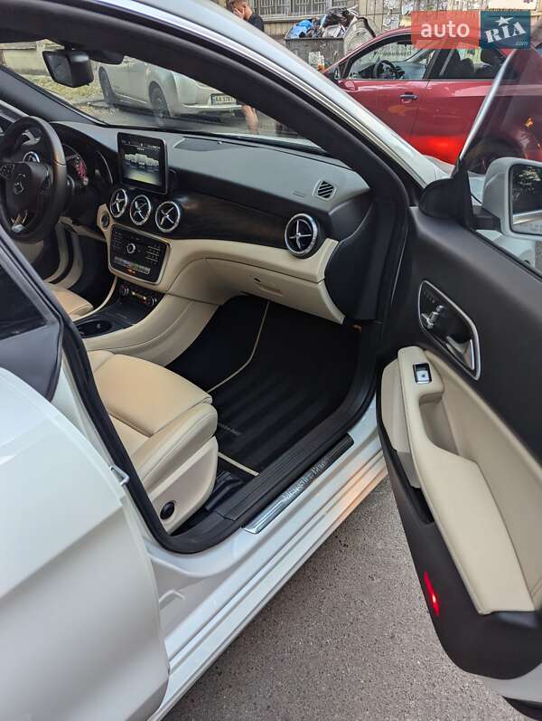 Седан Mercedes-Benz CLA-Class 2016 в Киеве