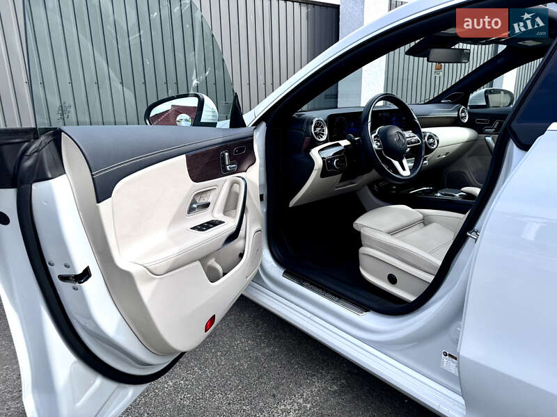 Седан Mercedes-Benz CLA-Class 2019 в Киеве