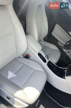 Седан Mercedes-Benz CLA-Class 2013 в 