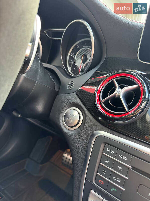 Седан Mercedes-Benz CLA-Class 2016 в Днепре