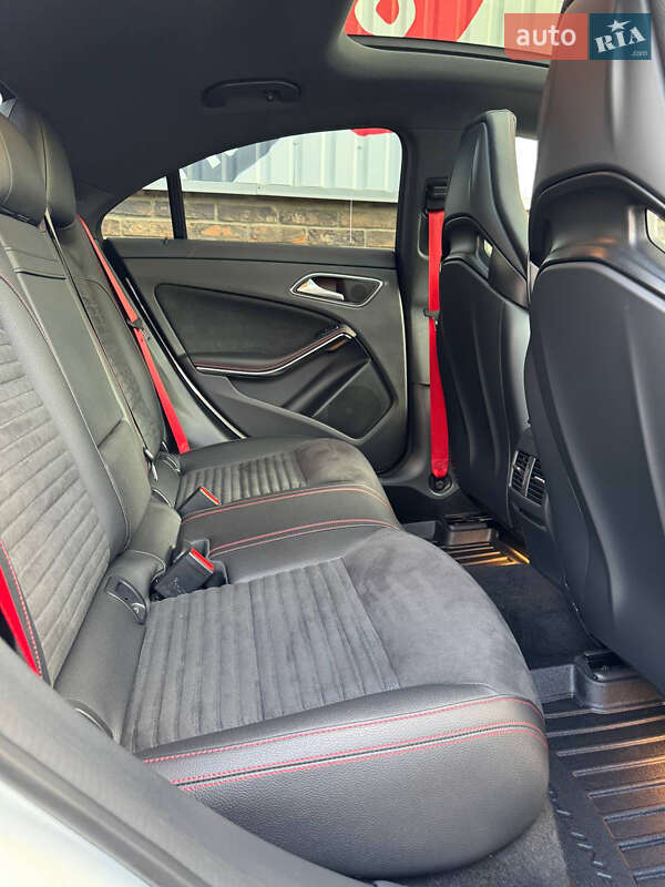 Седан Mercedes-Benz CLA-Class 2016 в Днепре