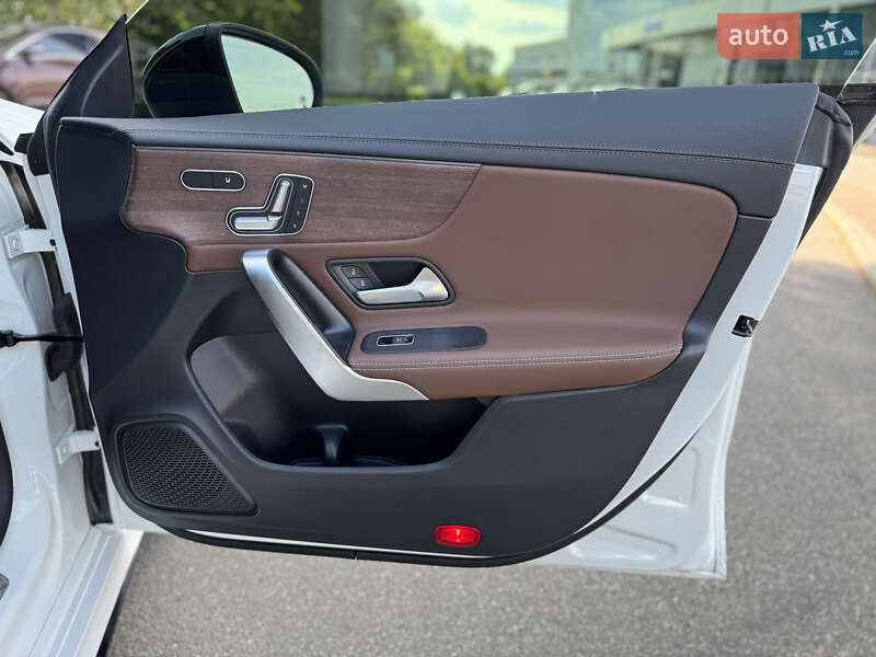 Седан Mercedes-Benz CLA-Class 2022 в Києві