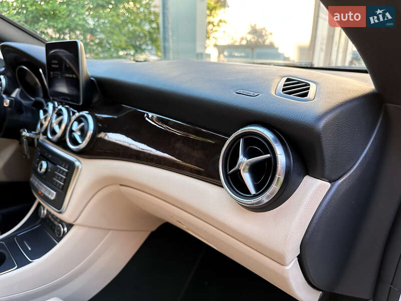 Седан Mercedes-Benz CLA-Class 2018 в Киеве