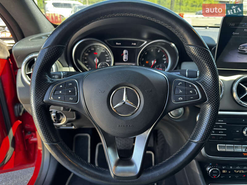 Седан Mercedes-Benz CLA-Class 2018 в Киеве