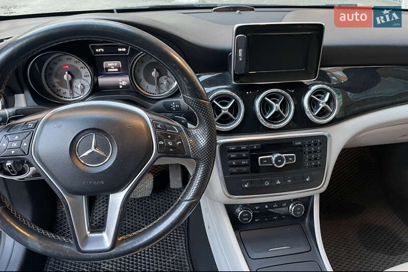 Седан Mercedes-Benz CLA-Class 2014 в Львове фото 13 Седан Mercedes-Benz CLA-Class 2014 в Львове