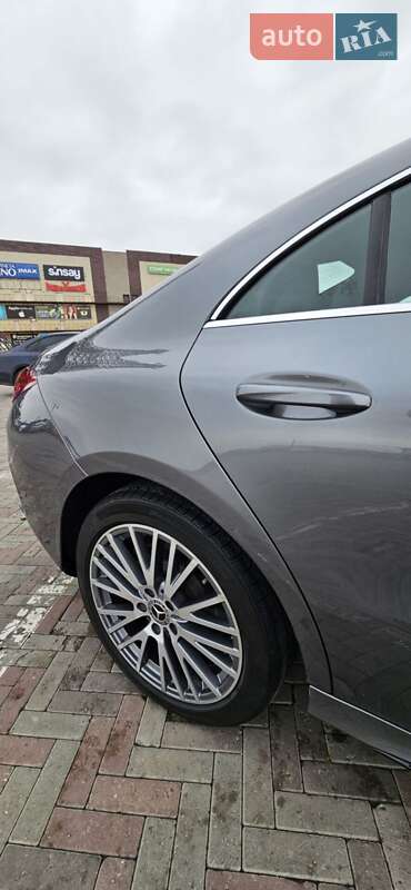 Седан Mercedes-Benz CLA-Class 2019 в Києві
