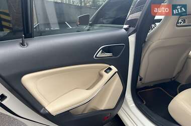 Седан Mercedes-Benz CLA-Class 2018 в Киеве