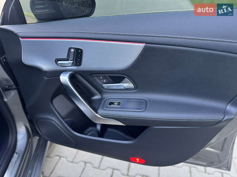 Седан Mercedes-Benz CLA-Class 2019 в Черновцах