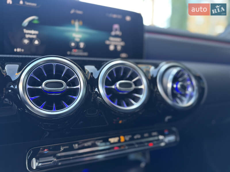 Седан Mercedes-Benz CLA-Class 2019 в Черновцах