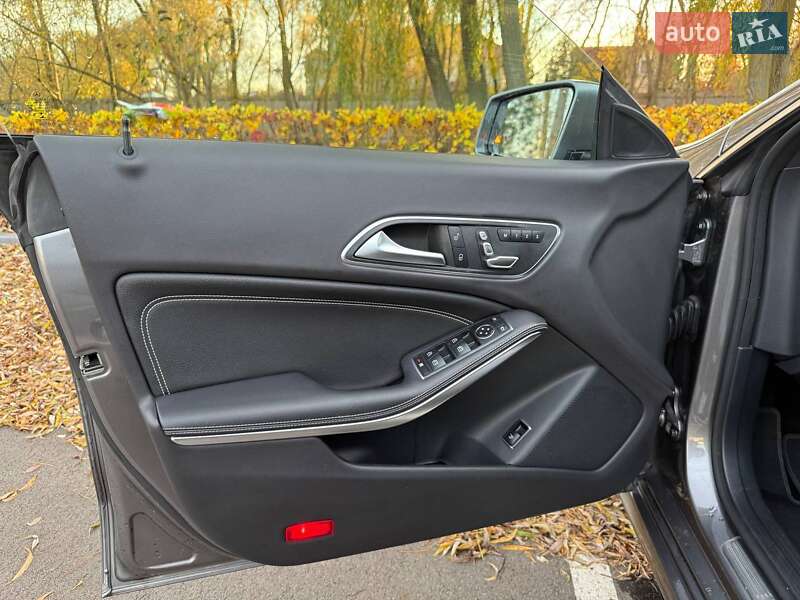 Седан Mercedes-Benz CLA-Class 2018 в Києві