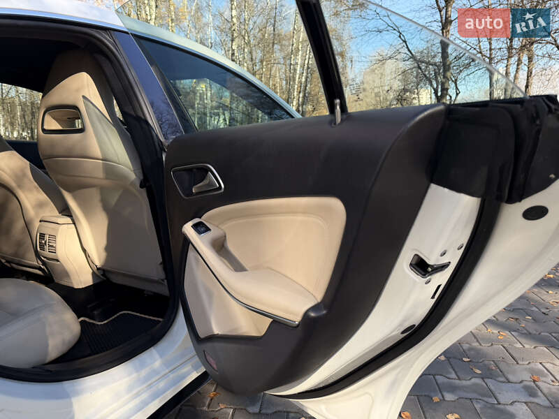Седан Mercedes-Benz CLA-Class 2015 в Тернополі