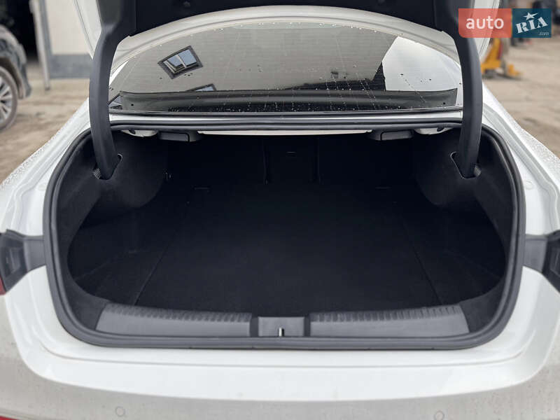 Седан Mercedes-Benz CLA-Class 2019 в Киеве