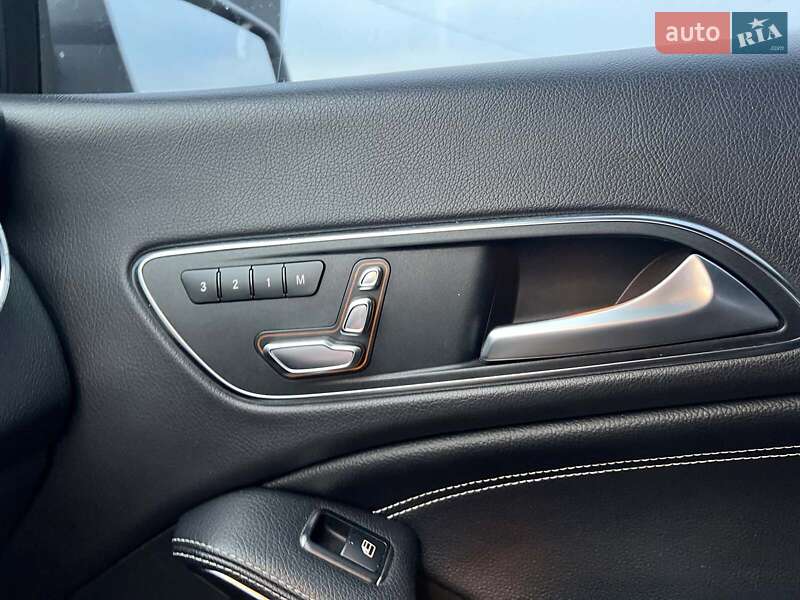 Седан Mercedes-Benz CLA-Class 2018 в Львове