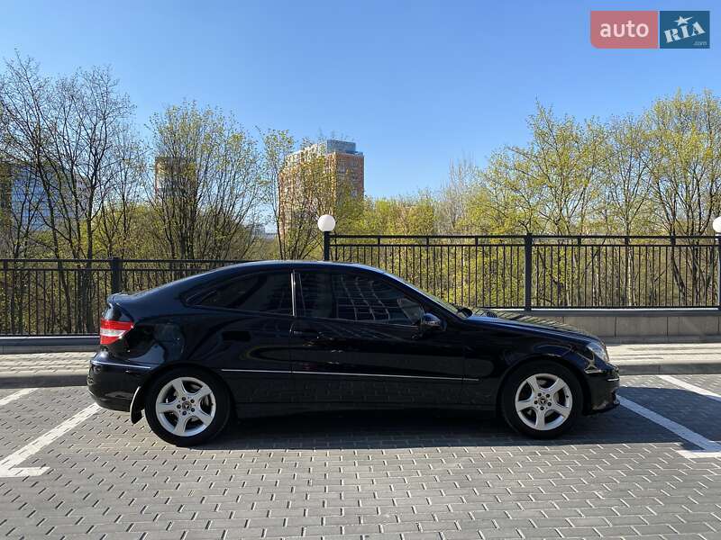 Купе Mercedes-Benz CLC-Class 2009 в 