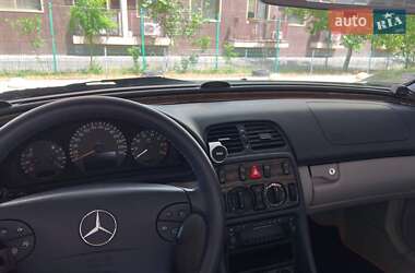 Кабриолет Mercedes-Benz CLK-Class 2000 в 