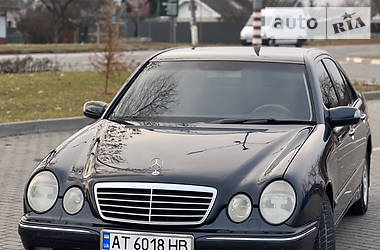 Седан Mercedes-Benz E 200 1999 в Коломые