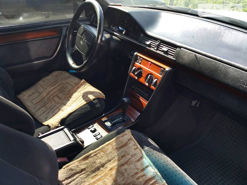 Mercedes-Benz E 220 1994 года